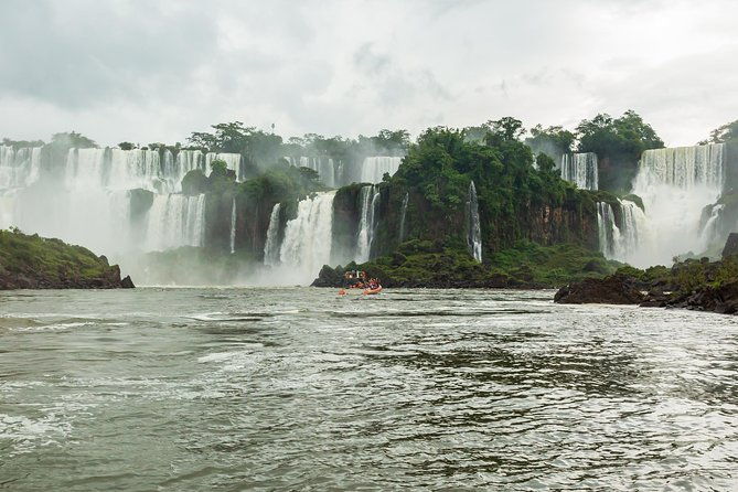 argentinian-side-of-the-falls-and-boat-tour-gran-aventura-all-tickets-included