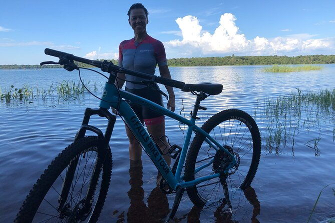 bike-tour-the-shores-of-lake-itaipu-in-the-middle-of-the-forest