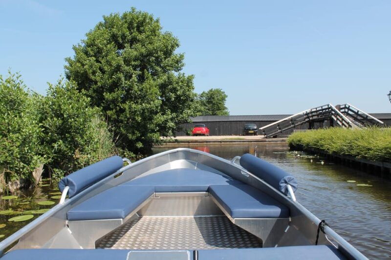 boatrental-2-hours-8-person-with-steeringwheel-and-cushions