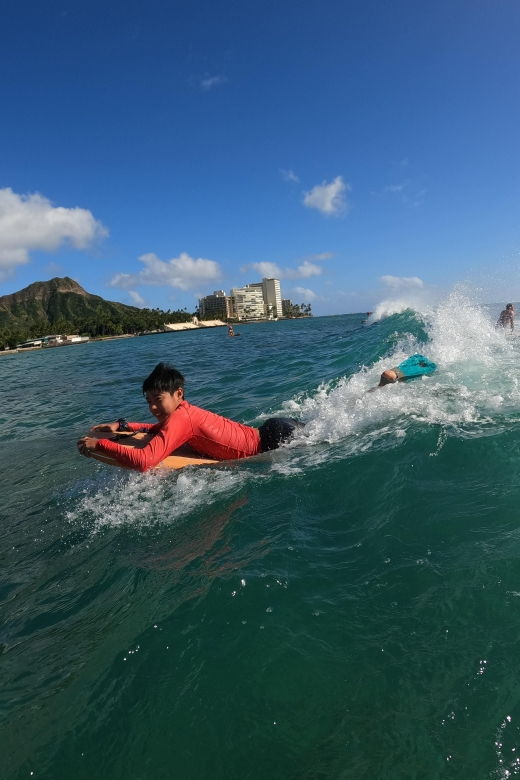 bodyboard-lesson-in-waikiki-two-students-to-one-instructor