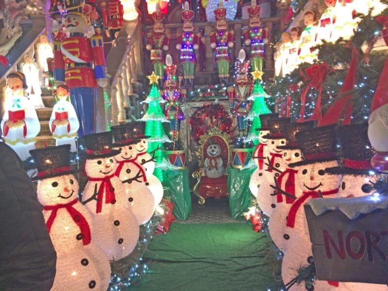 brooklyn-1-5-hour-dyker-heights-christmas-walking-tour