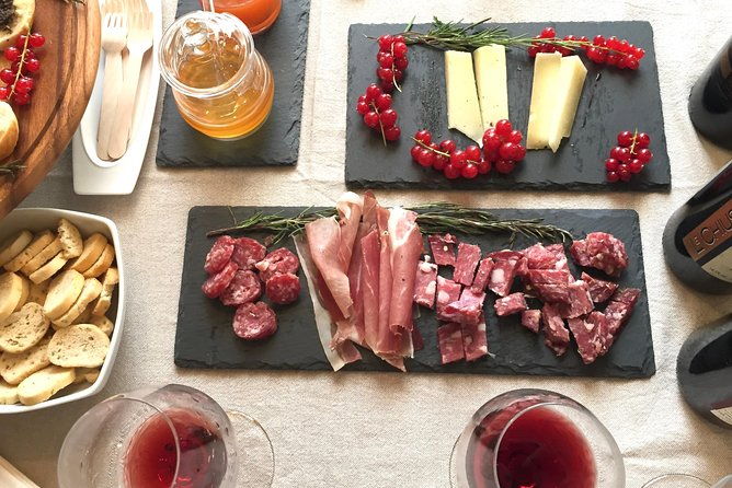 brunello-di-montalcino-wine-tasting-with-tuscan-appetizer-in-ancient-residence