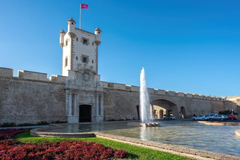 cadiz-tuktuk-tour-with-audioguide