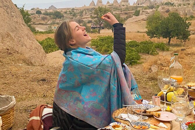 cappadocia-sunrise-breakfast-with-hot-air-balloons