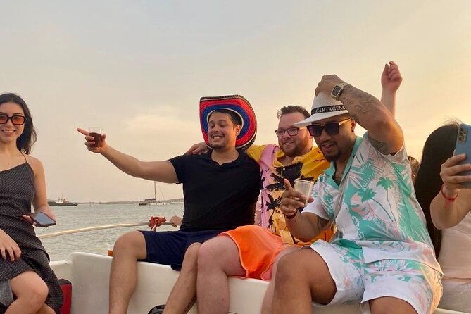 cartagena-sunset-and-city-lights-by-boat-with-free-bar