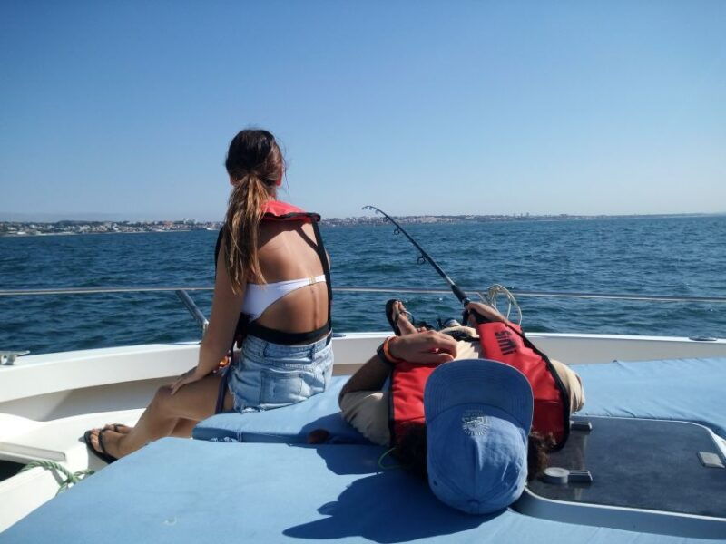 cascais-family-fishing-with-welcome-drinks
