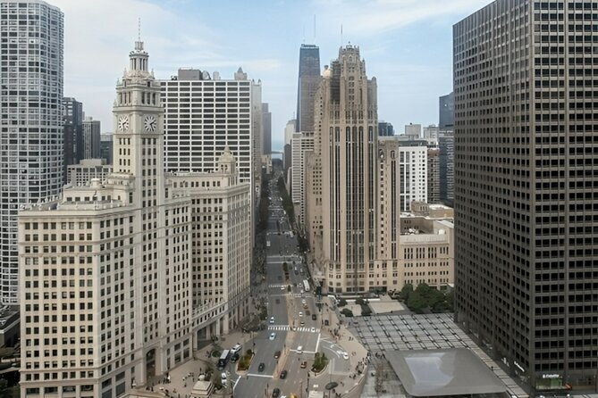 chicago-highlights-private-walking-tour-with-a-guide