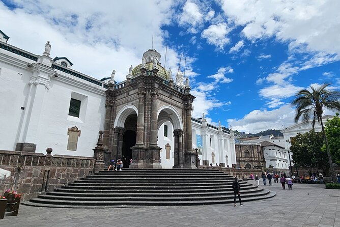 city-tour-food-market-statue-of-the-panecillo-entrance-fees