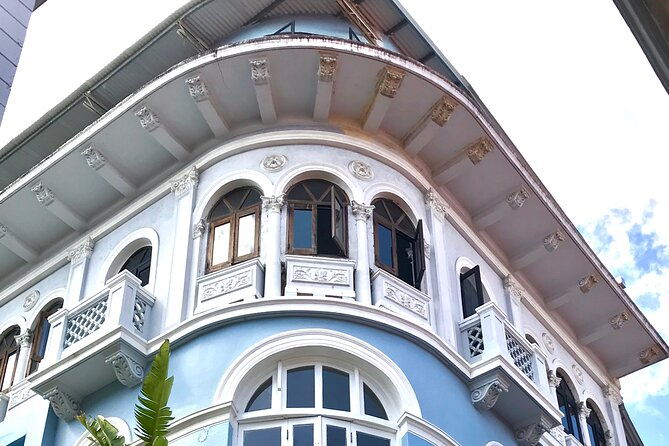 colonial-district-evening-walk