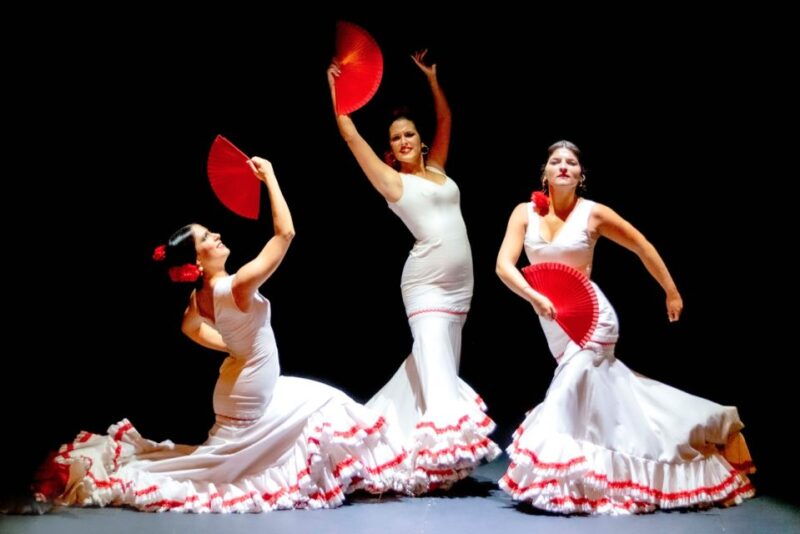 combo-hop-on-hop-off-flamenco-show-walking-tours