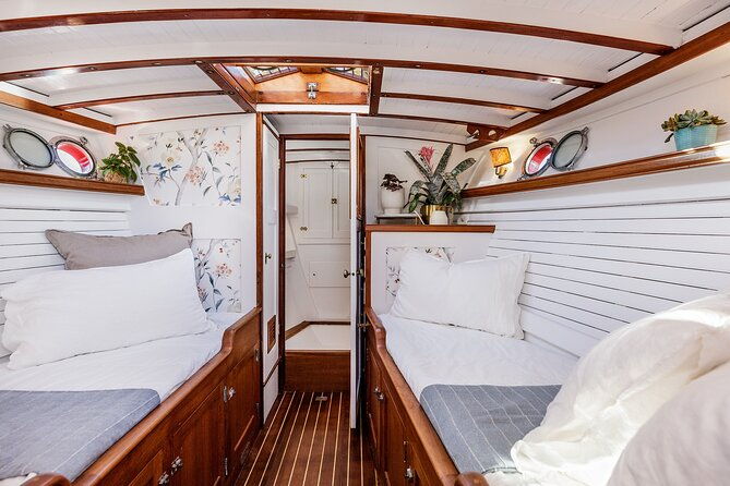 cruise-san-francisco-bay-on-a-century-old-sausalito-yacht