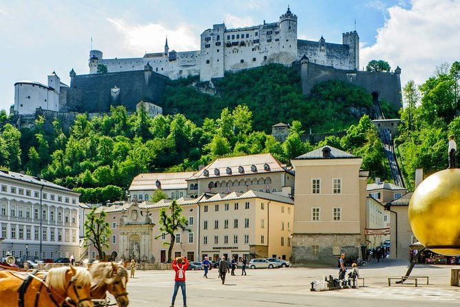 daily-door-to-door-shared-shuttle-bus-from-cesky-krumlov-to-salzburg