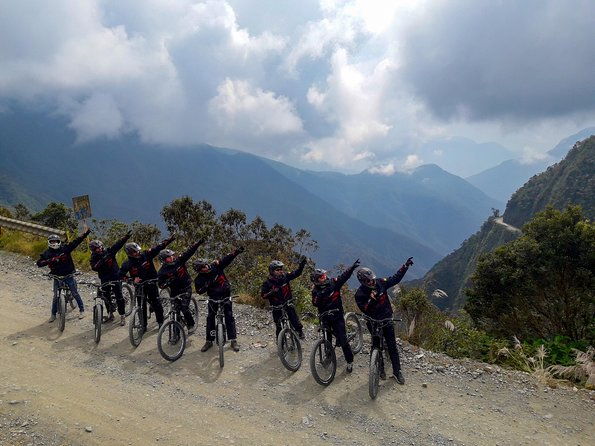 death-road-by-full-suspension-bike-full-day-english-speaking-guide