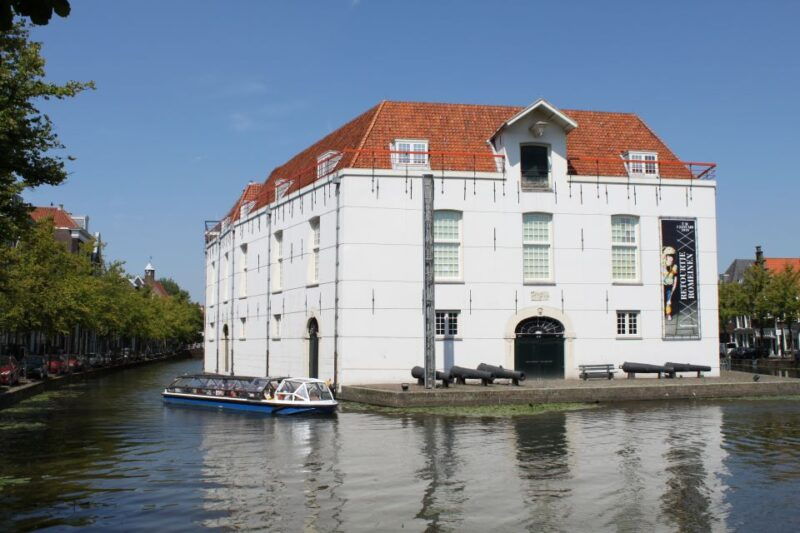 delft-canal-cruise-with-guided-commentary