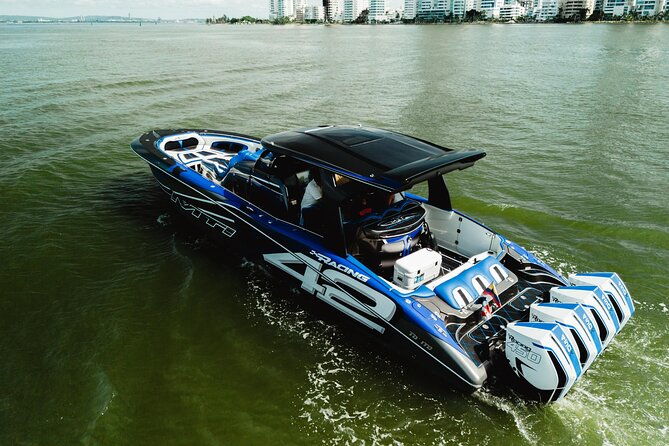 deluxe-cartagena-private-boat-for-12-people