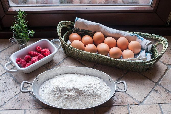 dining-experience-at-a-locals-home-in-santagnello-with-show-cooking