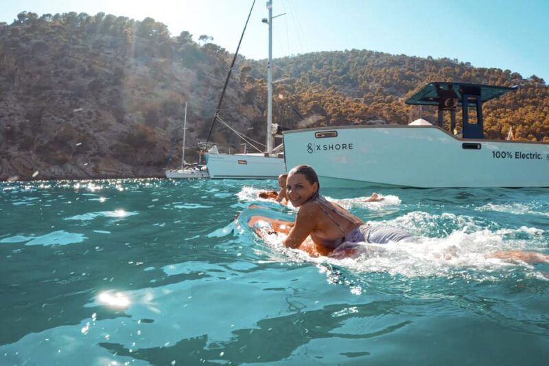 electric-boat-family-tour