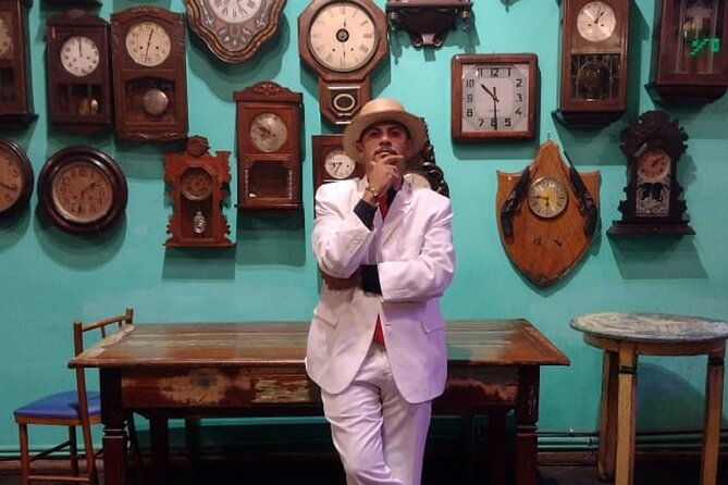 enjoy-a-live-show-in-an-antiquarian-soap-opera-scenario