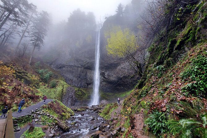 explore-columbia-river-gorge-half-day-small-group-hiking-tour