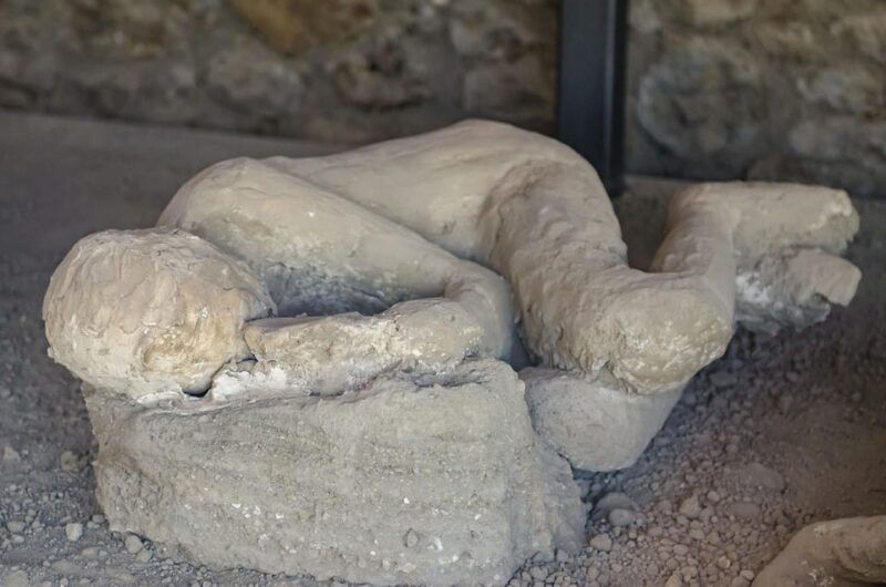 explore-pompeii-with-a-complete-guided-tour