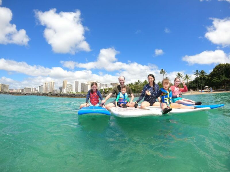 family-surfing-lesson-1-parent-1-child-under-13-others