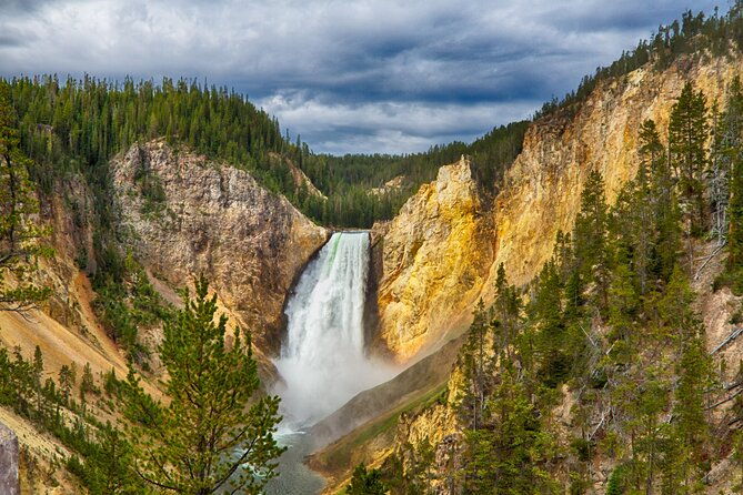 from-bozeman-exclusive-yellowstone-tour-2-days-and-1-night