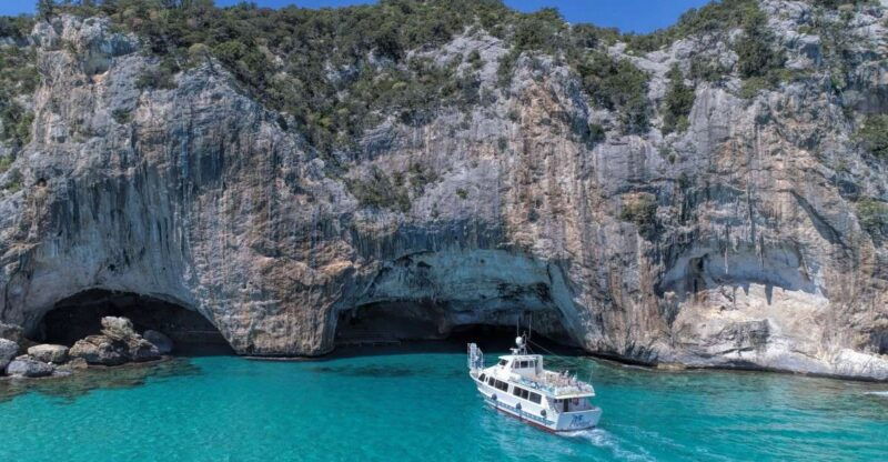 from-cala-gonone-orosei-gulf-cruise-with-stops