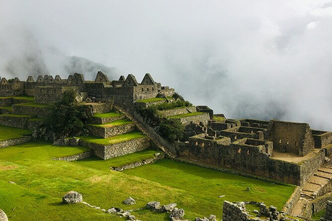 from-machupicchu-entrance-bus-and-guide-private
