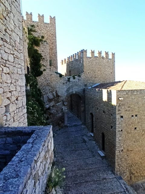 from-palermo-medieval-castle-tour-of-caccamo-and-cefalu