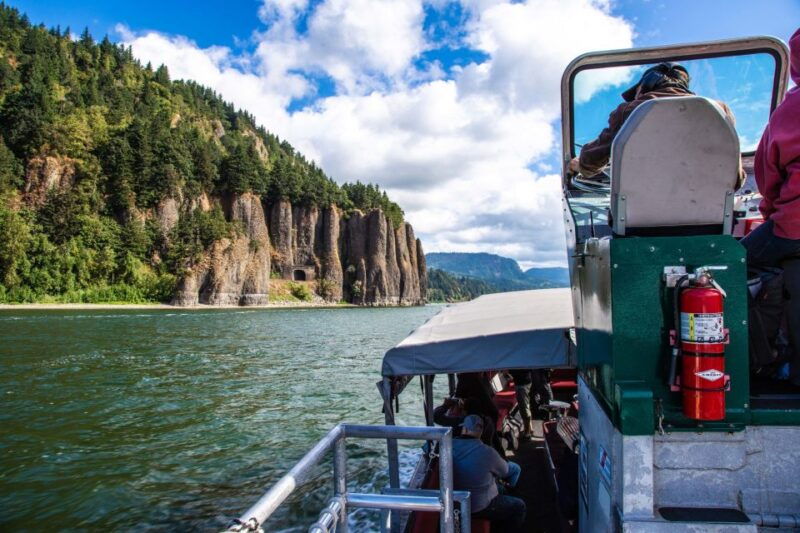from-portland-7-wonders-of-the-gorge-jetboat-cruise