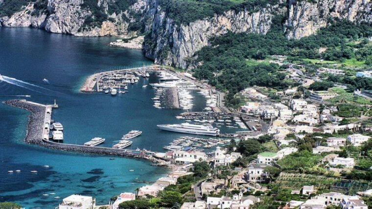 from-positano-capri-island-group-cruise-with-blue-grotto