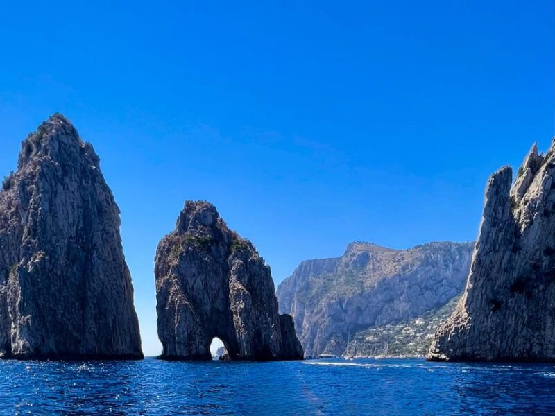 from-positano-sail-to-capris-stunning-beauty