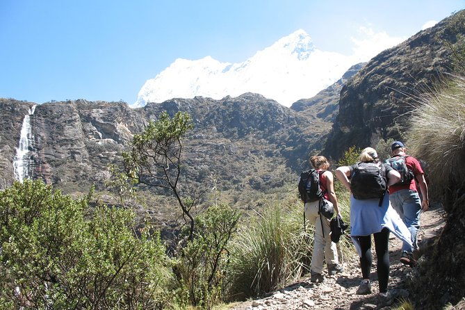 full-day-hike-to-lake-69-in-the-cordillera-blanca-from-huaraz-peru