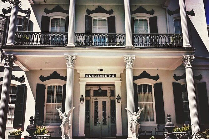 garden-district-celebrities-cemeteries-mansions-and-mysteries-walking-tour