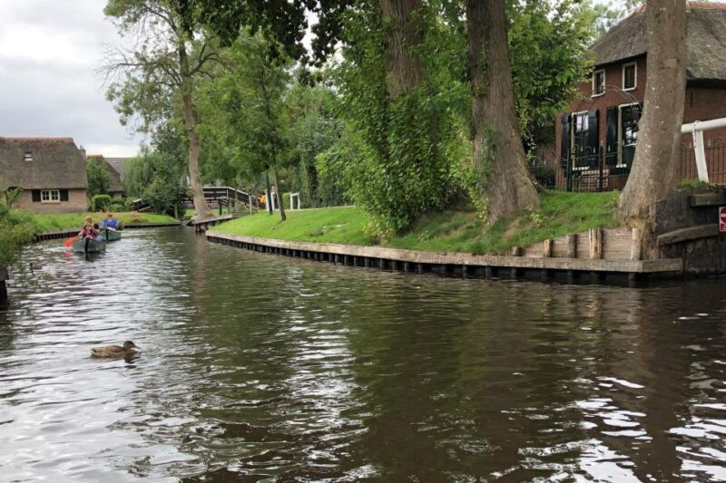 giethoorn-1-hour-luxury-private-boat-tour-with-local-guide
