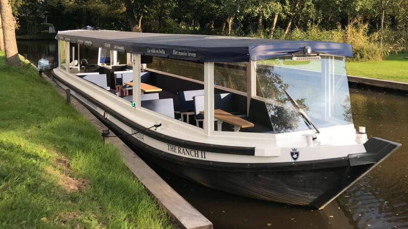 giethoorn-luxury-private-boat-2-hour-tour-with-local-guide