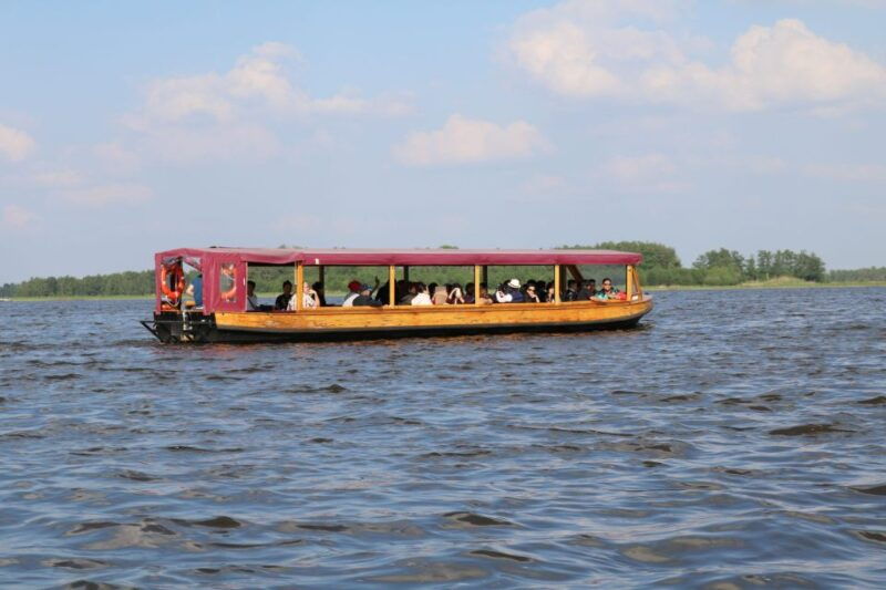 giethoorn-village-national-park-canal-cruise-with-coffee