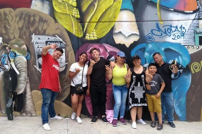 graffitour-medellin-history-transformation-and-overcoming