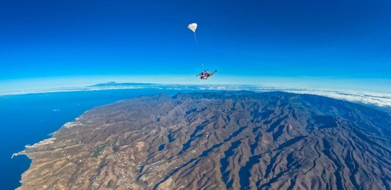 gran-canaria-skydiving-over-maspalomas-dunes