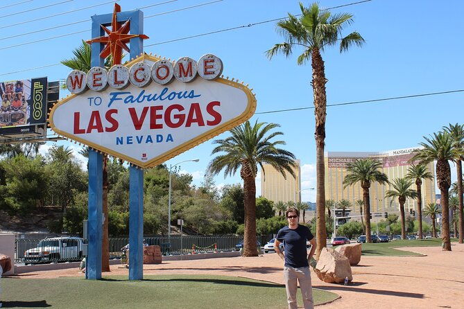 group-discounted-walking-tour-on-the-las-vegas-strip-with-photos-and-champagne