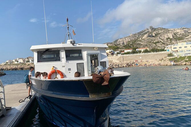 group-of-10-boat-cruise-on-marine-park-of-the-blue-coast-island