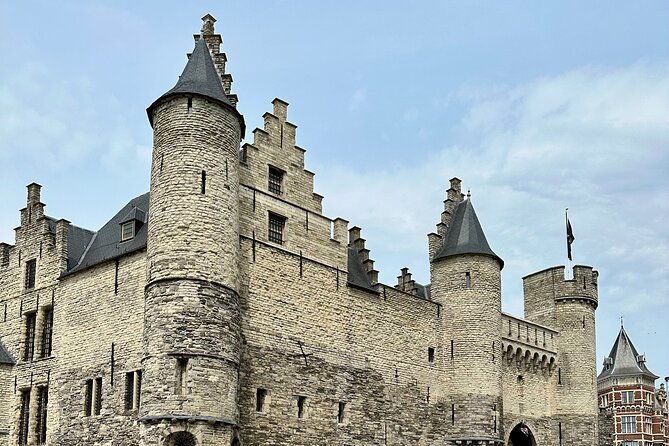 guided-e-kickscooter-tour-the-big-five-of-antwerp