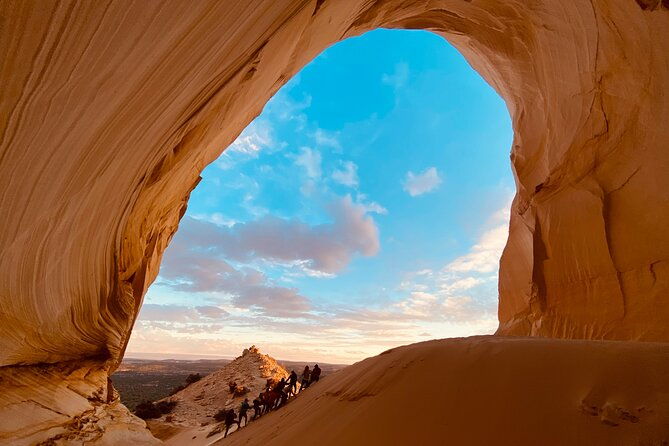 guided-hike-through-great-chamber-cutler-point-small-group
