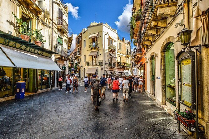 guided-tour-of-giardini-naxos-castelmola-taormina-from-catania