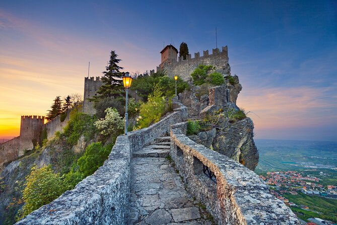 guided-tour-of-san-marino-at-sunset-with-aperitif-included