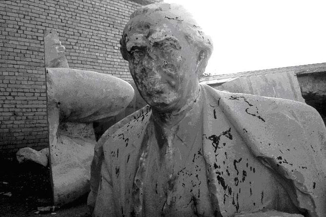 guided-walking-tour-dictators-footprints-enver-hoxha-in-tirana