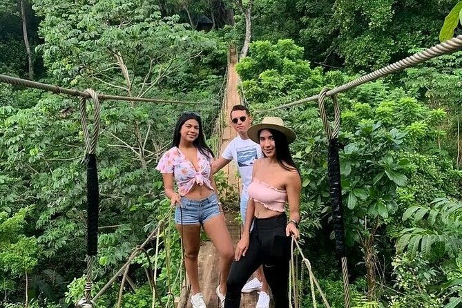 half-day-zip-line-combo-beaches-and-wildlife-encounter-in-roatan
