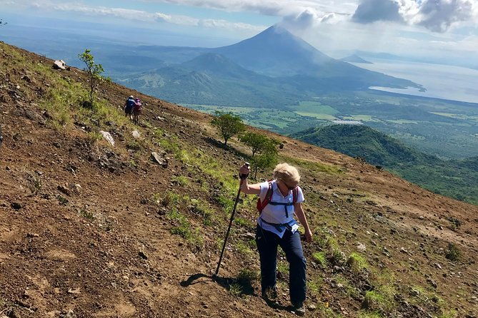 hike-el-hoyo-volcano-private-tour