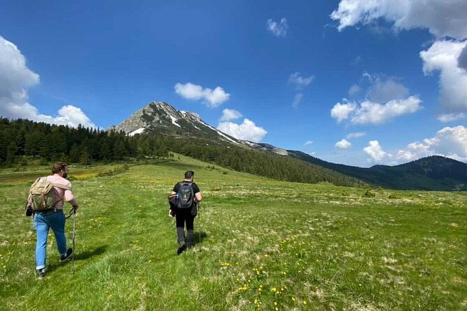 hiking-in-hajla-peak-2403m
