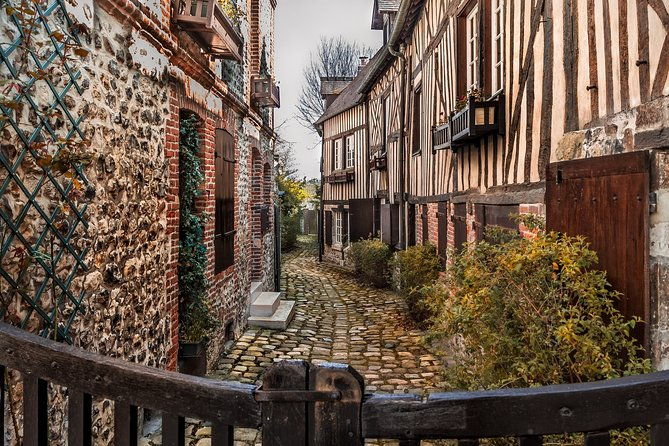 honfleur-private-walking-tour-with-a-professional-guide